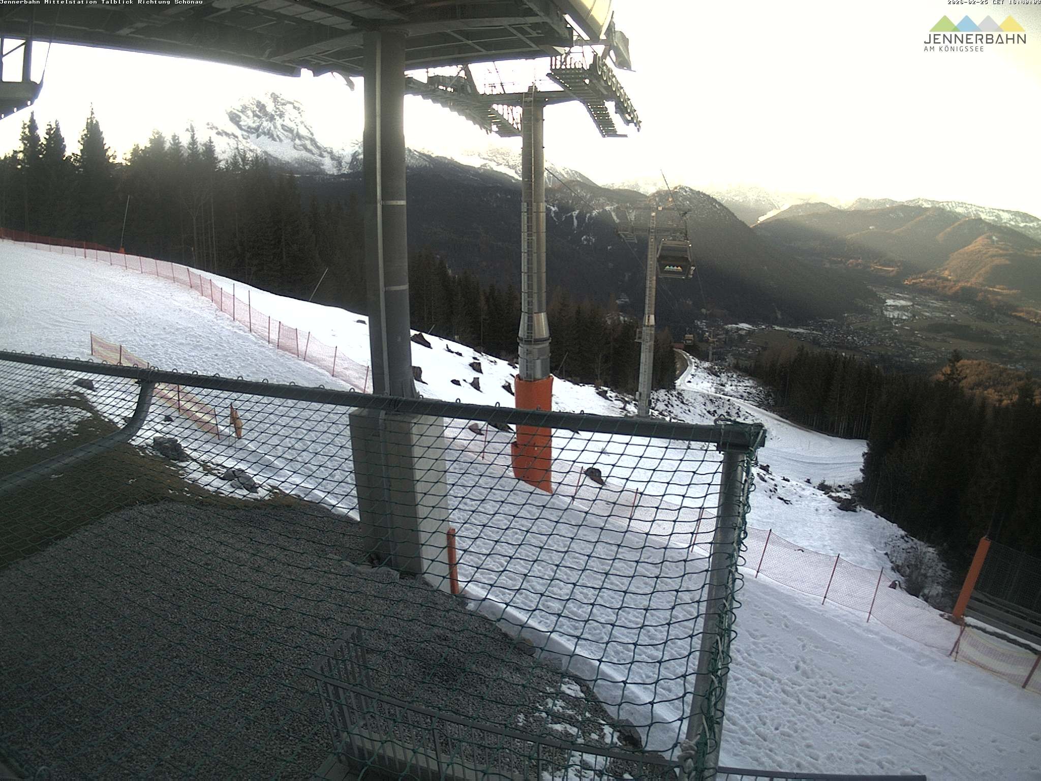 Archived image Webcam View from Midway Station