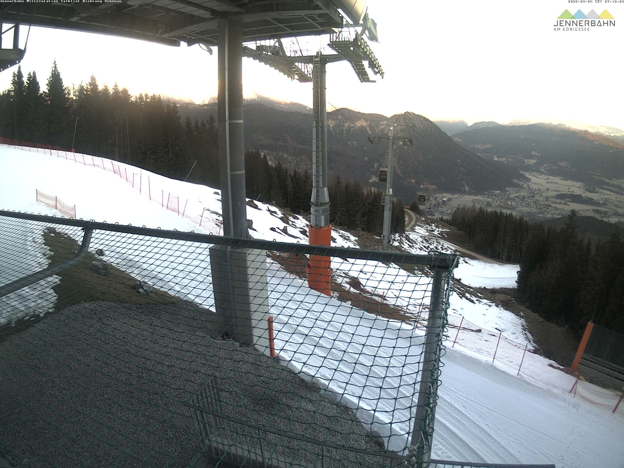 Archiv Foto Webcam Blick von der Mittelstation der Jennerbahn