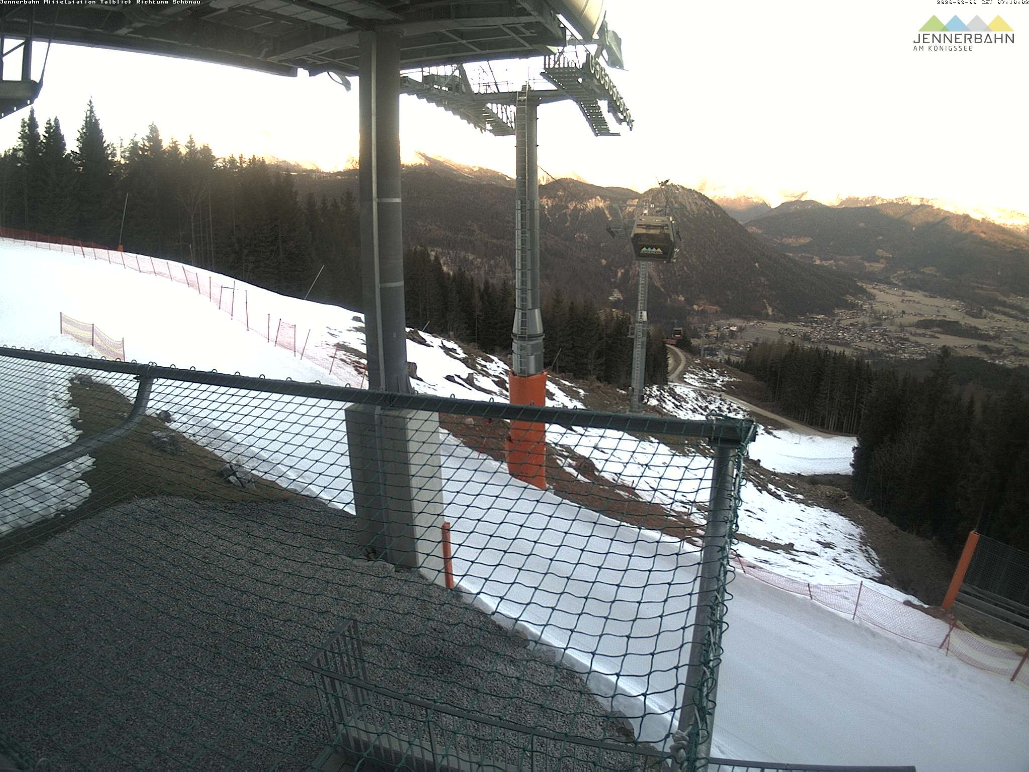 Archiv Foto Webcam Blick von der Mittelstation der Jennerbahn