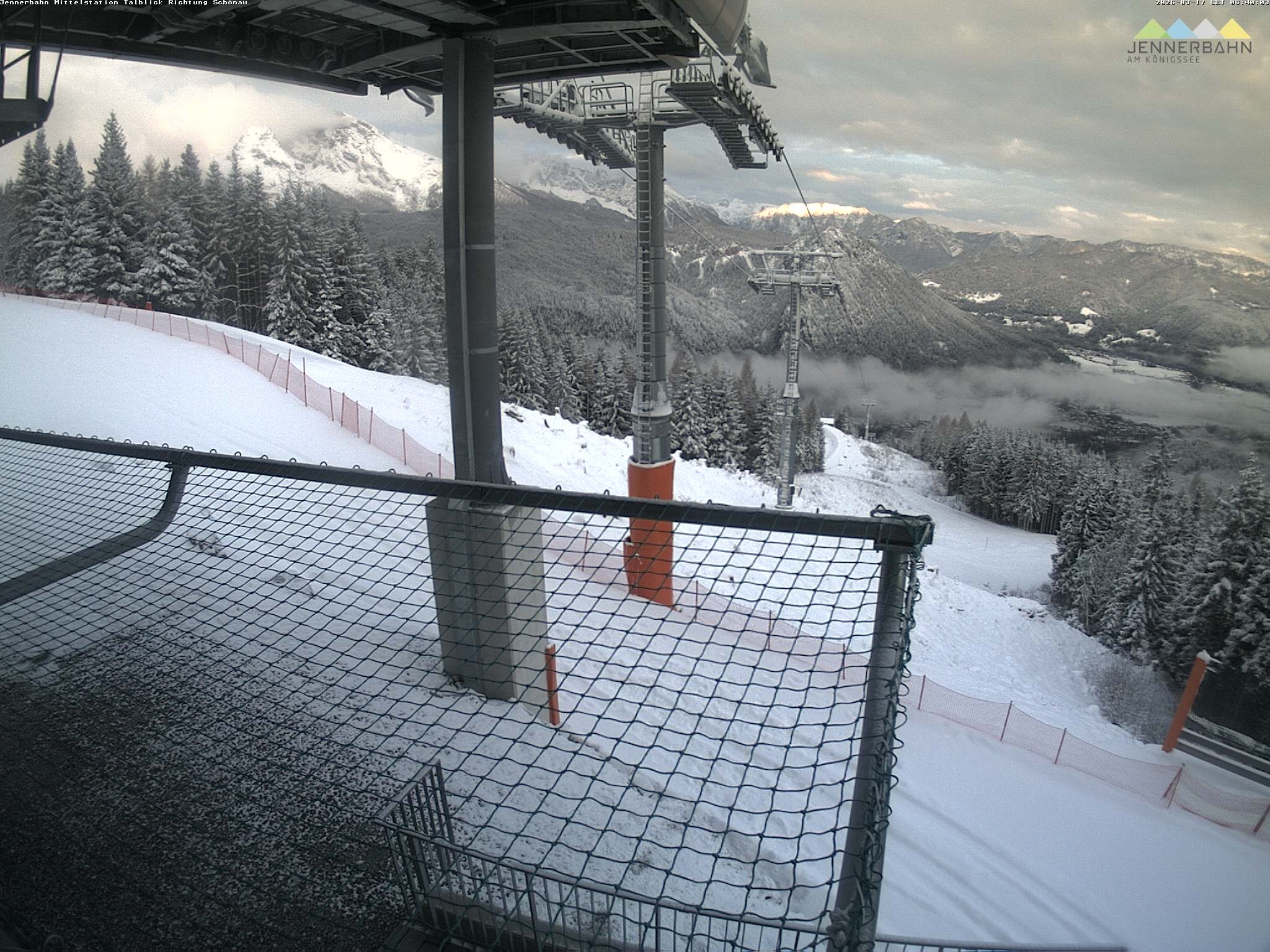 Archiv Foto Webcam Blick von der Mittelstation der Jennerbahn