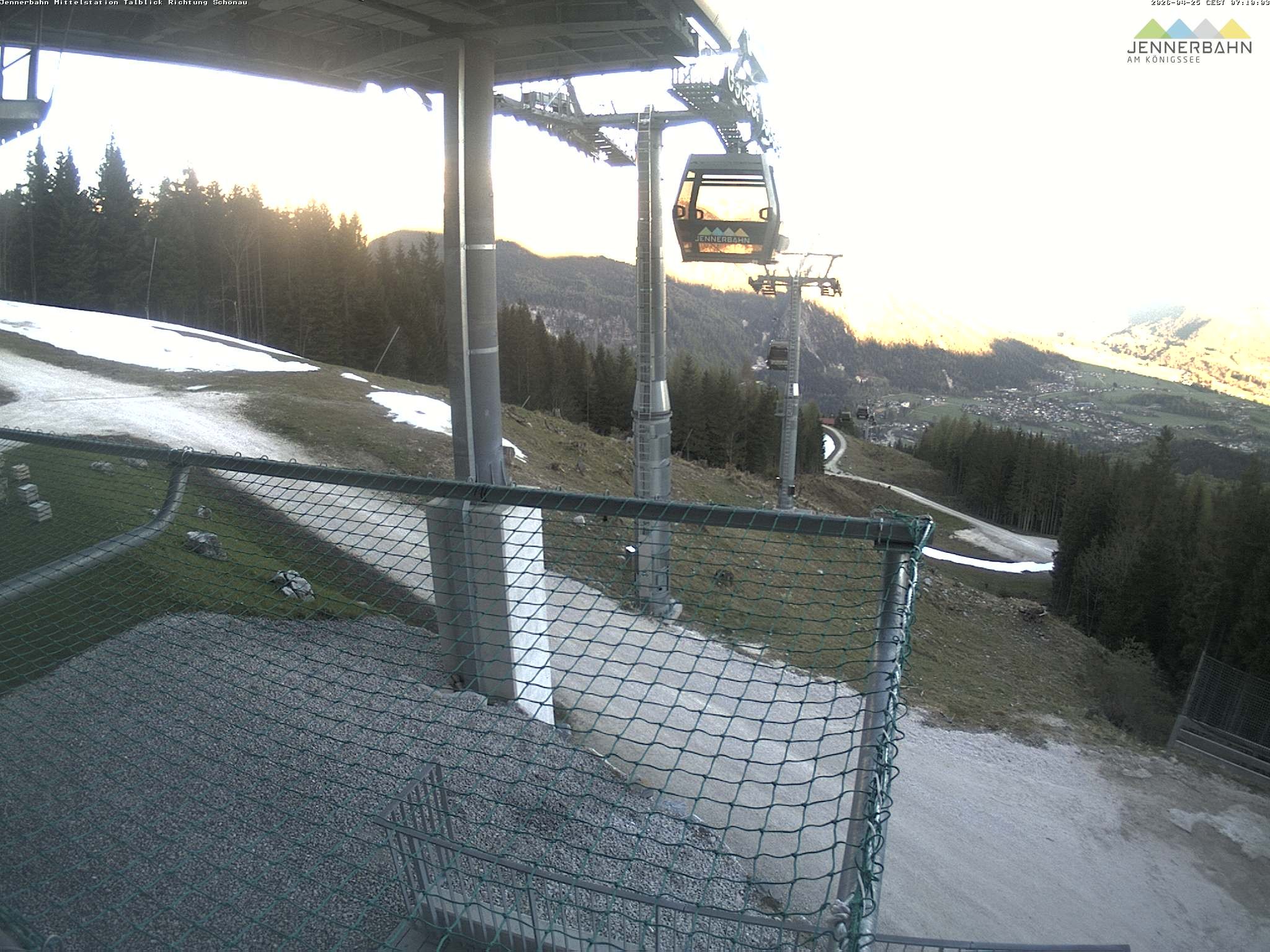 Archiv Foto Webcam Blick von der Mittelstation der Jennerbahn