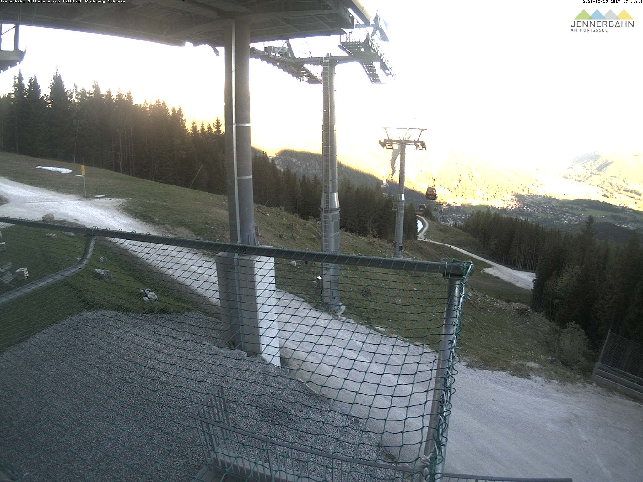 Archived image Webcam View from Midway Station