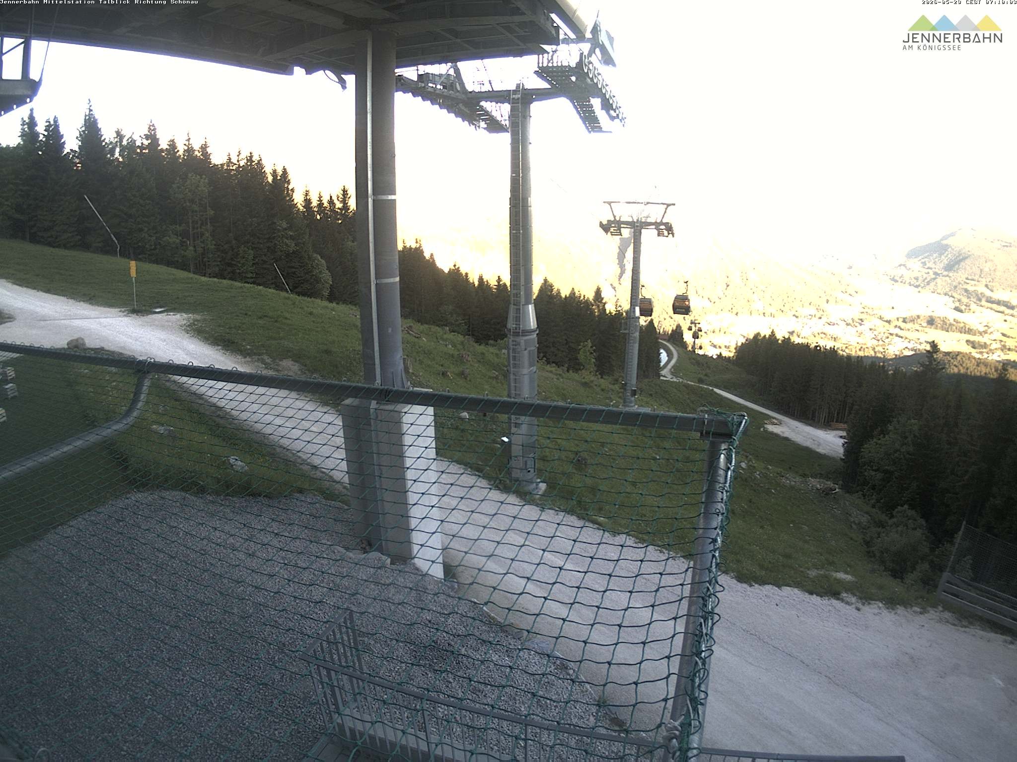 Archiv Foto Webcam Blick von der Mittelstation der Jennerbahn
