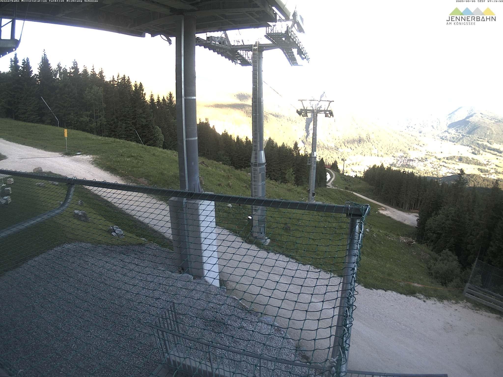Archived image Webcam View from Midway Station