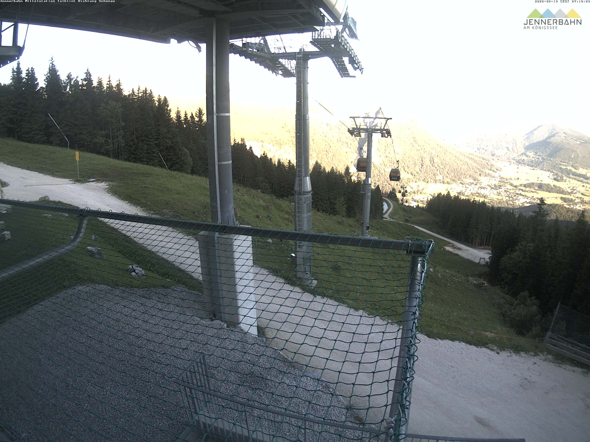 Archiv Foto Webcam Blick von der Mittelstation der Jennerbahn