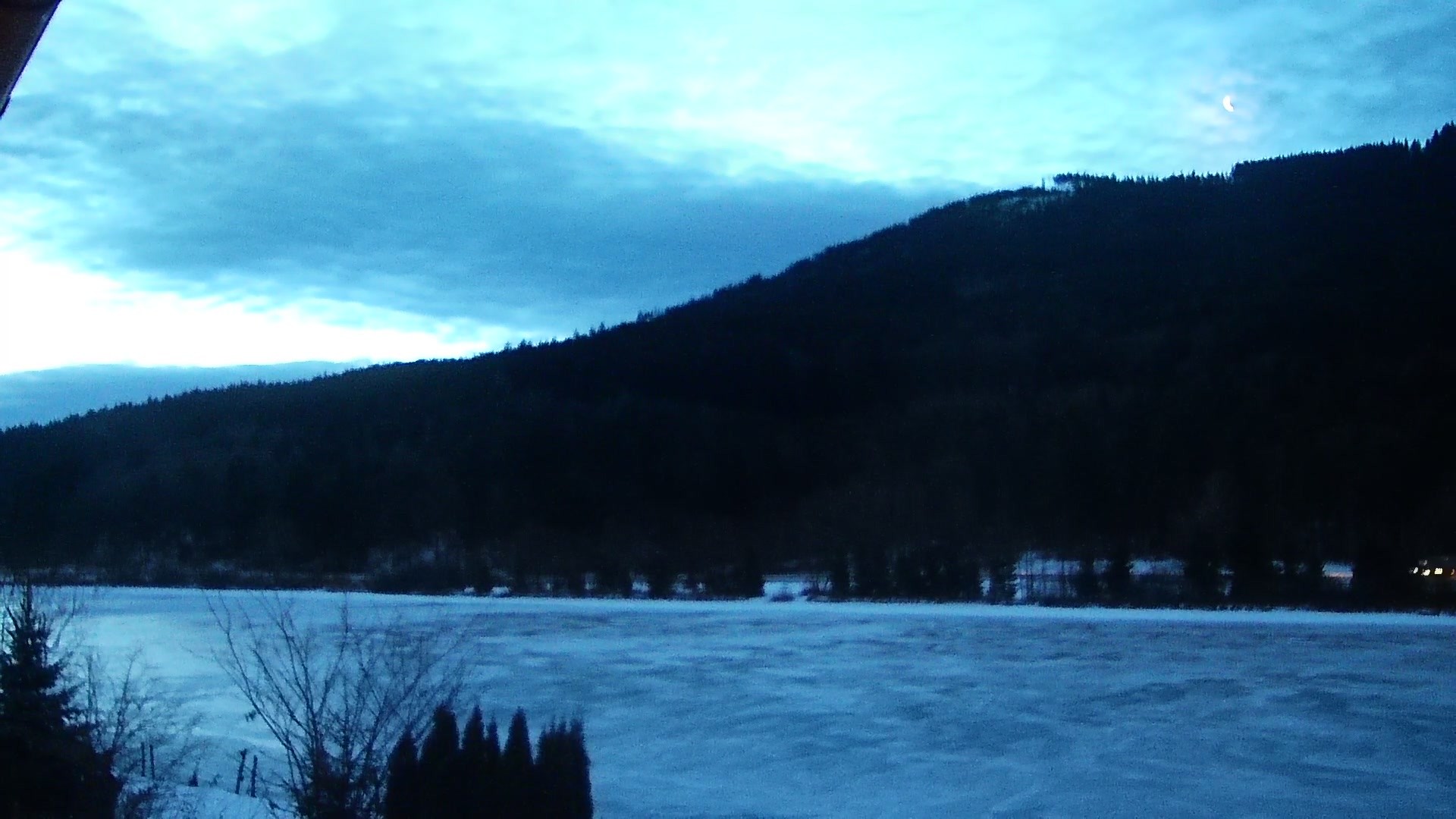 Archived image Webcam View Top Station at Jenner Mountain