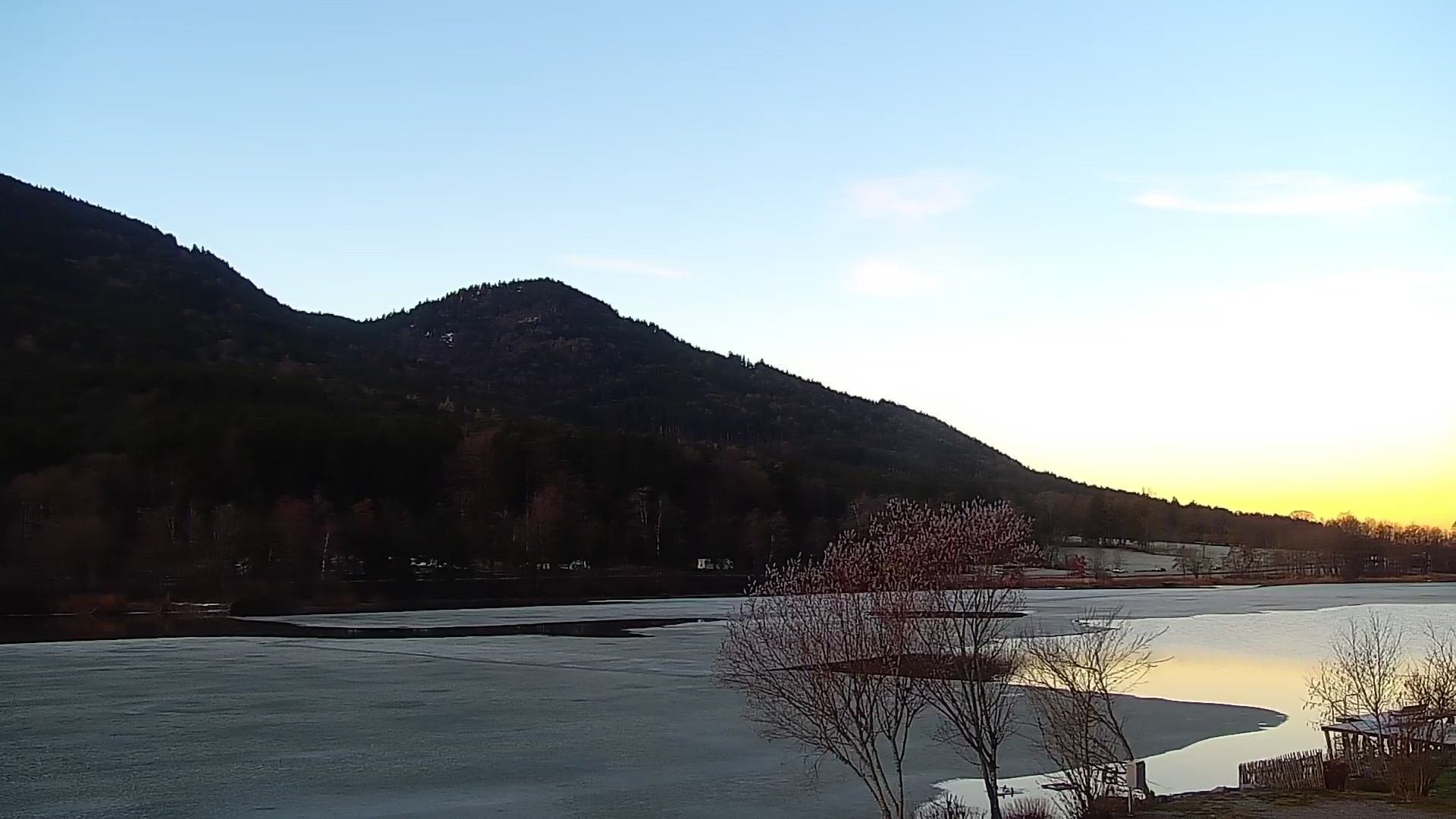 Archived image Webcam View Top Station at Jenner Mountain