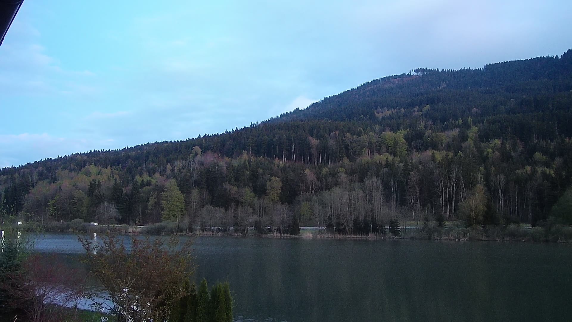 Archived image Webcam View Top Station at Jenner Mountain