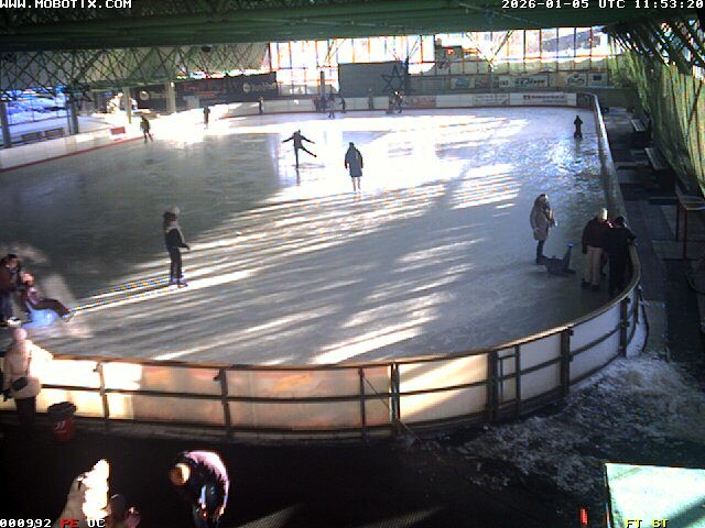 Archiv Foto Webcam Willingen: Blick in die Eissporthalle