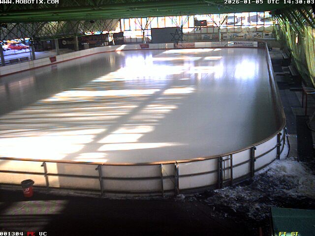 Archiv Foto Webcam Willingen: Blick in die Eissporthalle