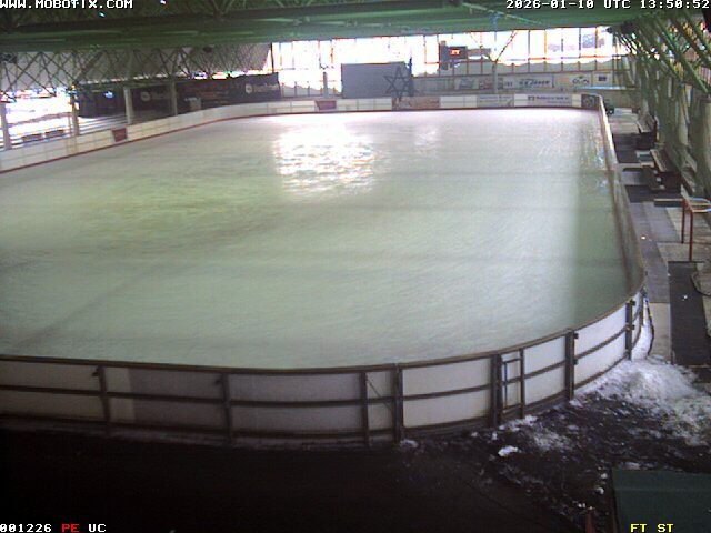 Archiv Foto Webcam Willingen: Blick in die Eissporthalle