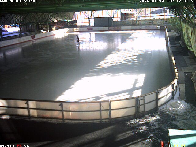 Archiv Foto Webcam Willingen: Blick in die Eissporthalle