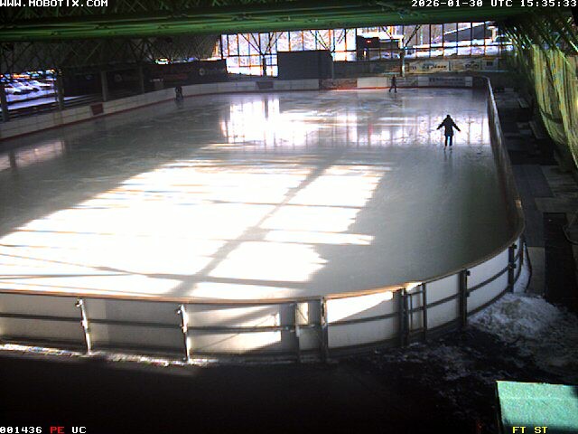 Archiv Foto Webcam Willingen: Blick in die Eissporthalle