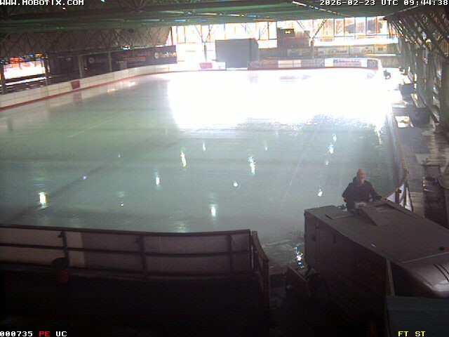 Archiv Foto Webcam Willingen: Blick in die Eissporthalle
