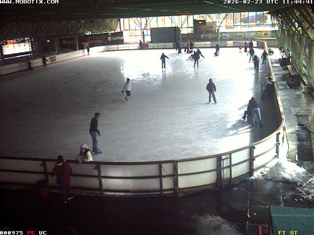 Archiv Foto Webcam Willingen: Blick in die Eissporthalle