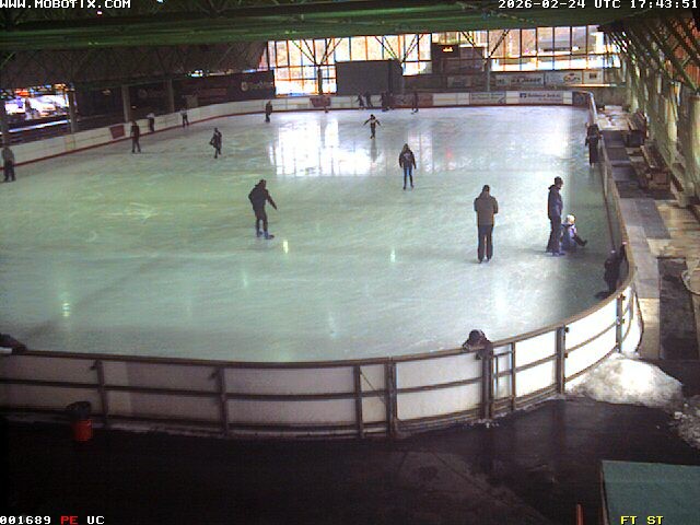 Archiv Foto Webcam Willingen: Blick in die Eissporthalle