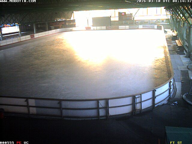 Archiv Foto Webcam Willingen: Blick in die Eissporthalle