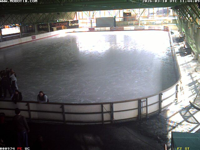 Archiv Foto Webcam Willingen: Blick in die Eissporthalle