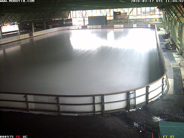 Archiv Foto Webcam Willingen: Blick in die Eissporthalle