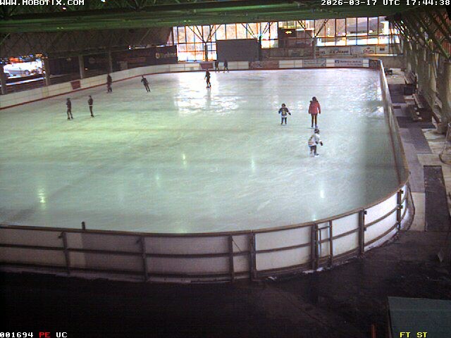 Archiv Foto Webcam Willingen: Blick in die Eissporthalle