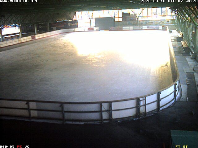 Archiv Foto Webcam Willingen: Blick in die Eissporthalle
