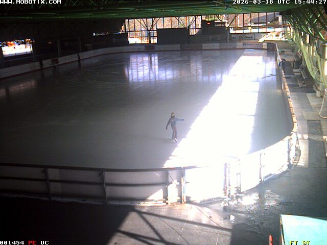 Archiv Foto Webcam Willingen: Blick in die Eissporthalle