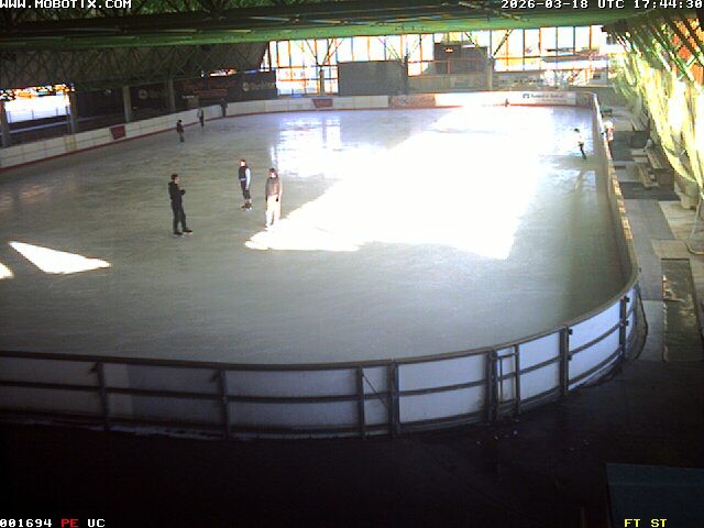 Archiv Foto Webcam Willingen: Blick in die Eissporthalle