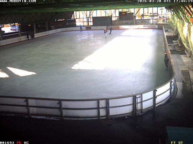 Archiv Foto Webcam Willingen: Blick in die Eissporthalle