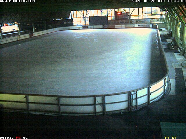 Archiv Foto Webcam Willingen: Blick in die Eissporthalle