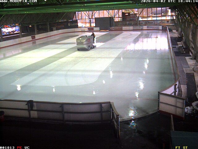 Archiv Foto Webcam Willingen: Blick in die Eissporthalle