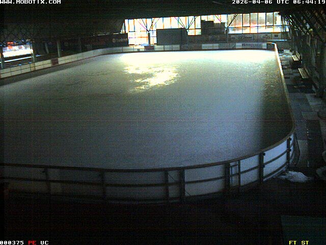 Archiv Foto Webcam Willingen: Blick in die Eissporthalle