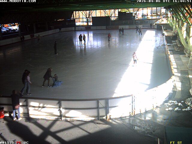 Archiv Foto Webcam Willingen: Blick in die Eissporthalle