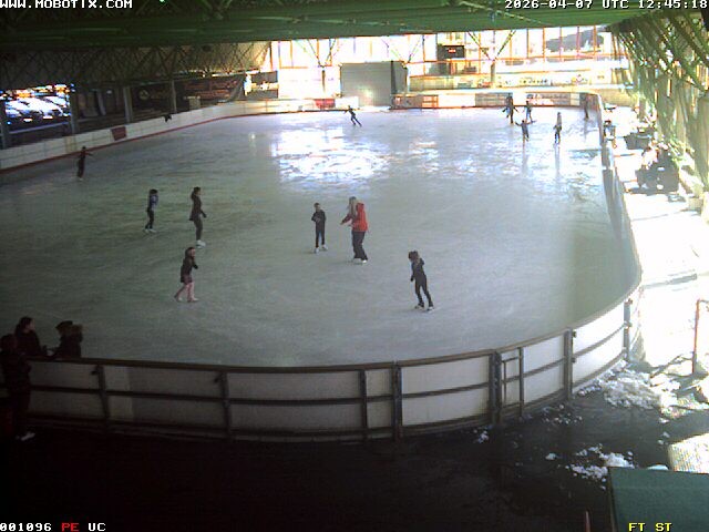 Archiv Foto Webcam Willingen: Blick in die Eissporthalle