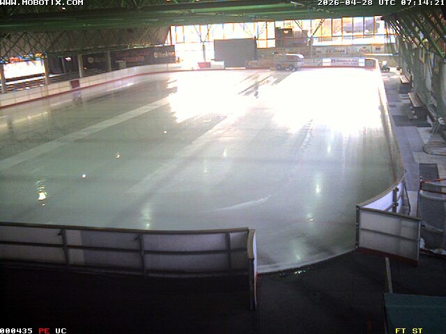 Archiv Foto Webcam Willingen: Blick in die Eissporthalle