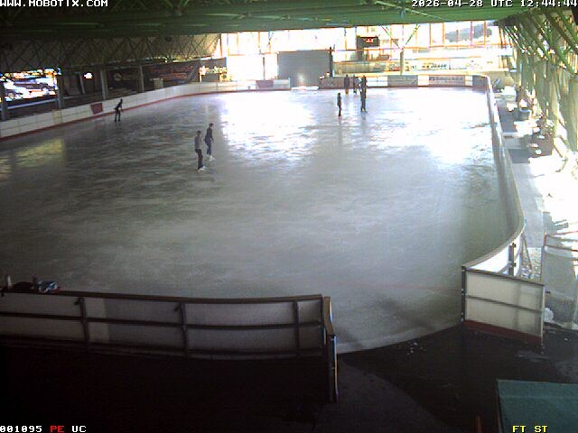 Archiv Foto Webcam Willingen: Blick in die Eissporthalle