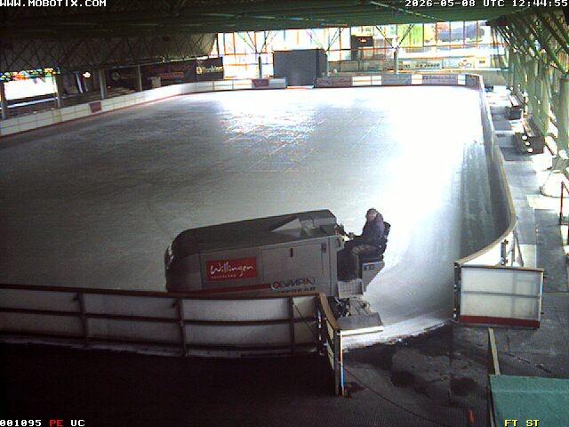 Archiv Foto Webcam Willingen: Blick in die Eissporthalle