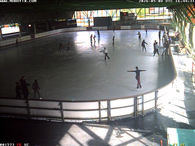 Archiv Foto Webcam Willingen: Blick in die Eissporthalle
