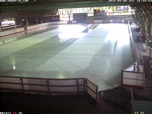Archiv Foto Webcam Willingen: Blick in die Eissporthalle