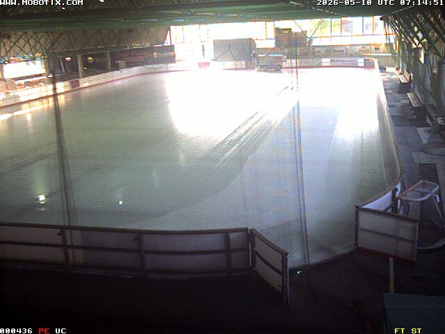 Archiv Foto Webcam Willingen: Blick in die Eissporthalle