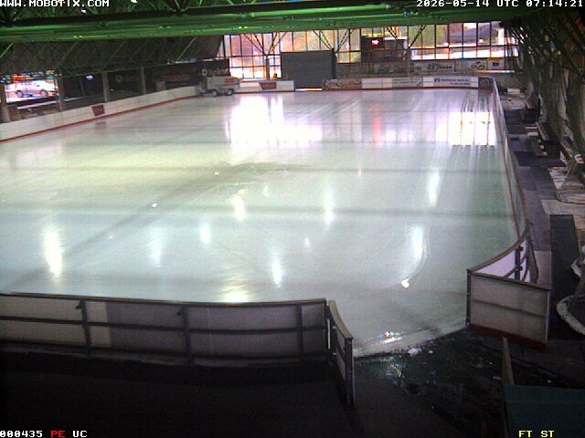 Archiv Foto Webcam Willingen: Blick in die Eissporthalle