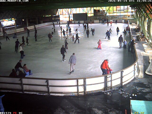 Archiv Foto Webcam Willingen: Blick in die Eissporthalle