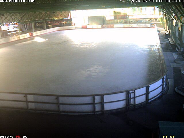 Archiv Foto Webcam Willingen: Blick in die Eissporthalle
