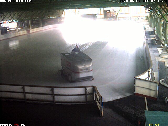 Archiv Foto Webcam Willingen: Blick in die Eissporthalle