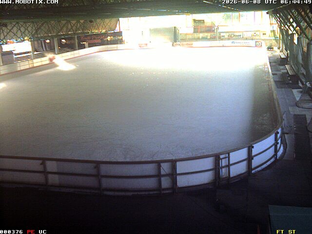 Archiv Foto Webcam Willingen: Blick in die Eissporthalle