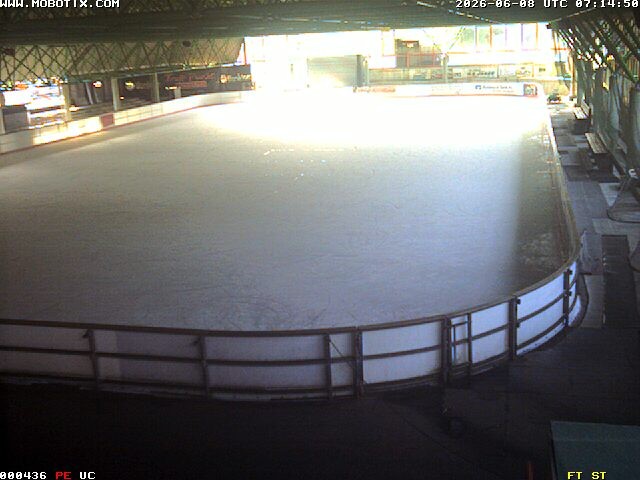 Archiv Foto Webcam Willingen: Blick in die Eissporthalle