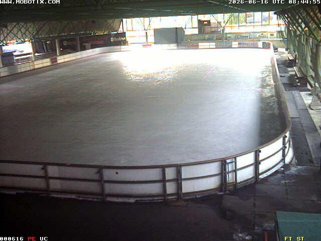 Archiv Foto Webcam Willingen: Blick in die Eissporthalle