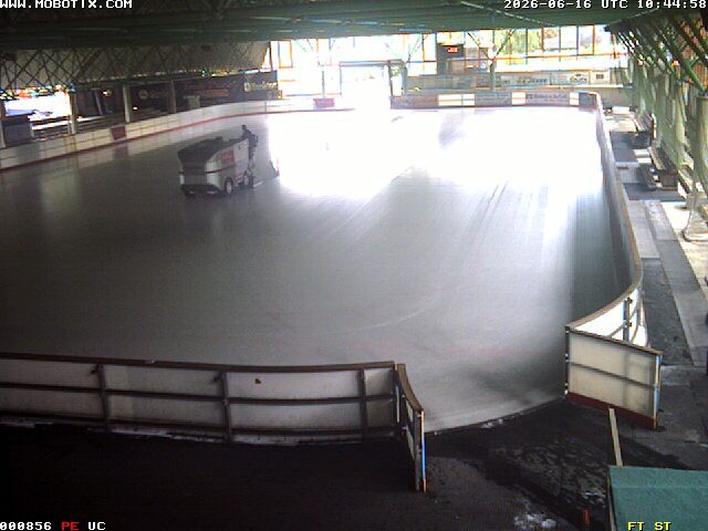 Archiv Foto Webcam Willingen: Blick in die Eissporthalle