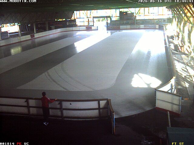 Archiv Foto Webcam Willingen: Blick in die Eissporthalle