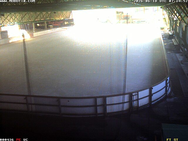 Archiv Foto Webcam Willingen: Blick in die Eissporthalle
