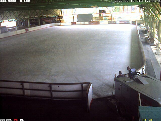 Archiv Foto Webcam Willingen: Blick in die Eissporthalle
